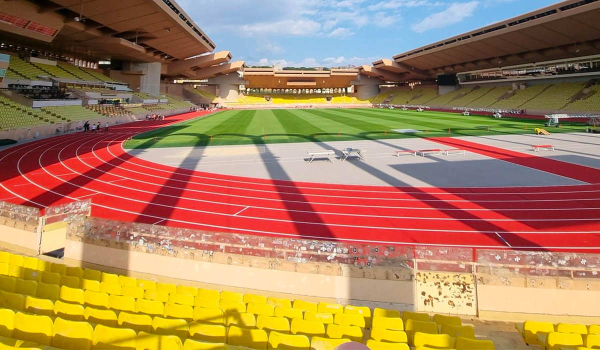 TRIBUNES