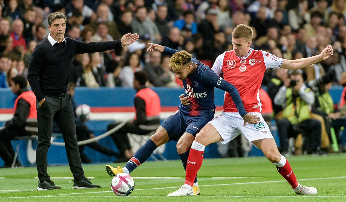 Björn Engels au duel avec Neymar