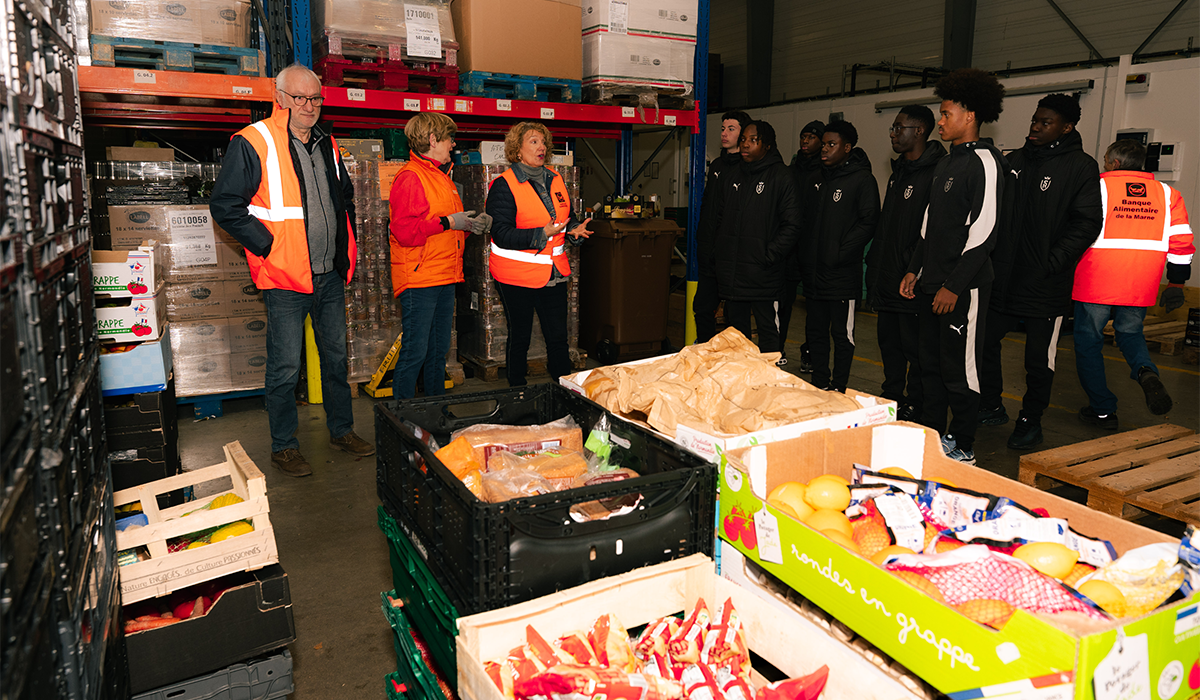 Nos U17 à la découverte de la Banque Alimentaire