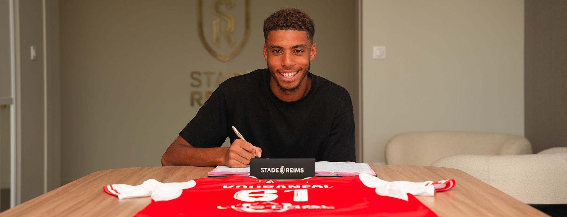 Chamsedin Kouranfal signe son premier contrat professionnel